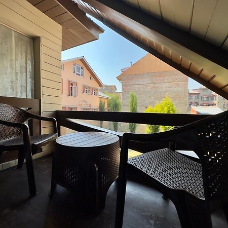 Hotel The Chinar Retreat Hut Srīnagar Exterior foto