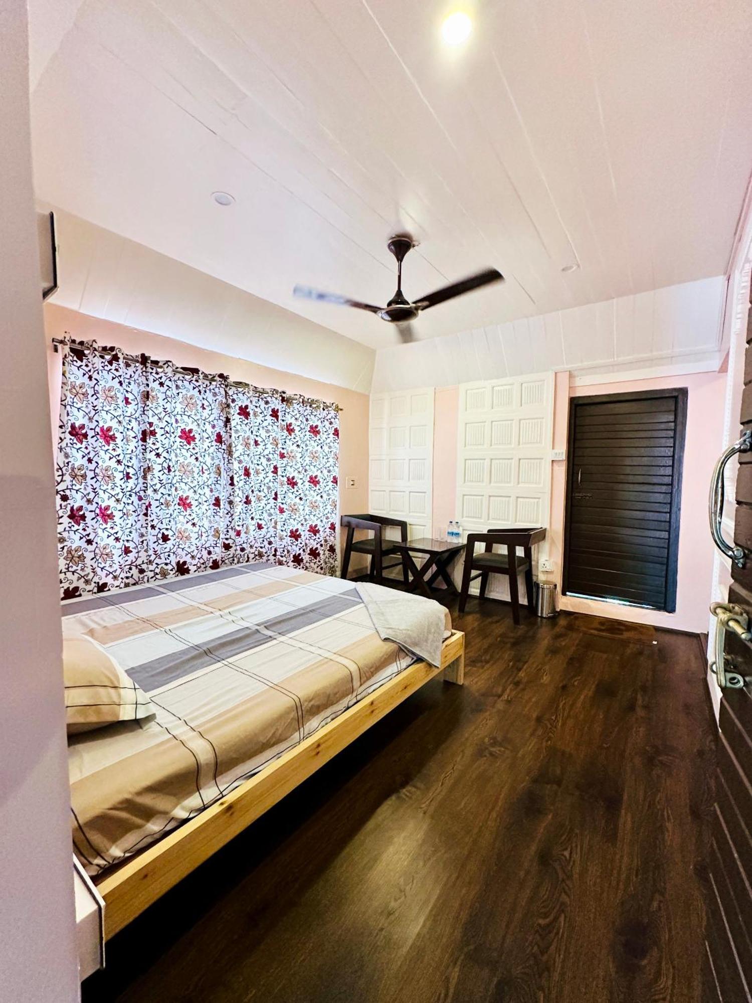 Hotel The Chinar Retreat Hut Srīnagar Exterior foto